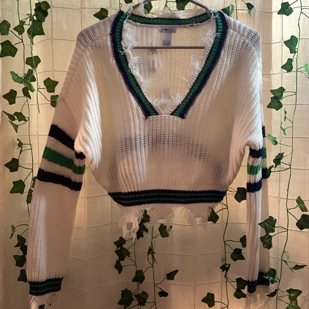 i’m selling my Rue21 sweater